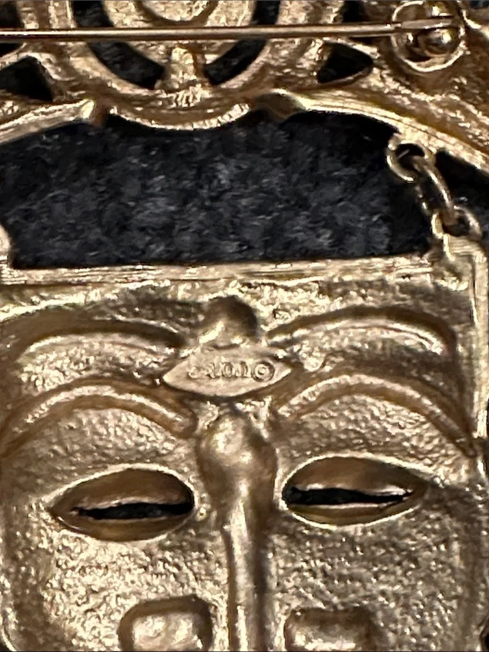 Avon Vintage Mask Pin Brooch Tribal Aztec Dangle Antiqued Brushed Gold 80s